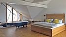 Traumhäuser - Ein Haus mit Vergangenheit: ausgebautes Dachgeschoss mit Schlafzimmer | Bild: BR/Alexander Fiedler