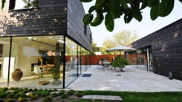 haus mit zwei bauten | Bild: BR