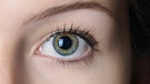 Auge einer jungen Frau | Bild: BR / Julia Müller