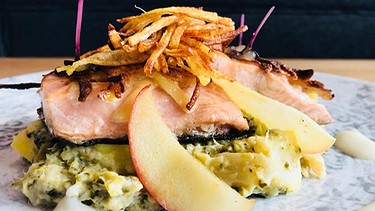Lachsforelle mit Kartoffelkruste | Bild: BR