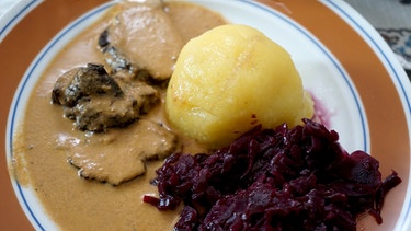 Schnelle Spouzn mit Hirschbraten mit Blaukraut | Bild: BR
