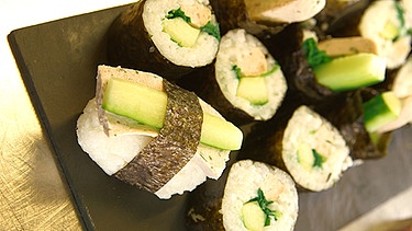 Weißwurst-Sushi: Kreative Weißwurstrezepte von Norbert Wittmann aus Neumarkt in der Oberpfalz | Bild: obs/neuDENKEN Media