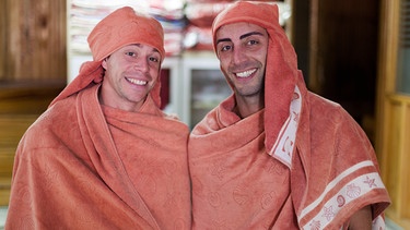 Der Türkei-Check - Abenteuer quer durchs Land (3/3) | Checker Tobi (links) und sein Freund Feri in einem Hamam in Safranbolu. | Bild: BR | megaherz gmbh | Hans-Florian Hopfner