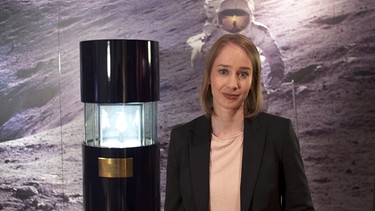 Dr. Sibylle Anderl in der Sendereihe "Der Mond". | Bild: BR Dr. Sibylle Anderl in der Sendereihe "Der Mond". | Bild: BR