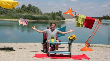 Der Badesee-Check | Tobi hat seine Checkerbude an den Echinger See verlegt. | Bild: BR | megaherz gmbh | Hans-Florian Hopfner
