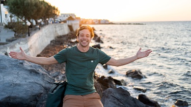 Der Insel-Check | Tobi lernt das Leben auf der Insel Nisyros in Griechenland kennen und checkt, wie Inseln enstehen. | Bild: BR | megaherz gmbh | Hans-Florian Hopfner