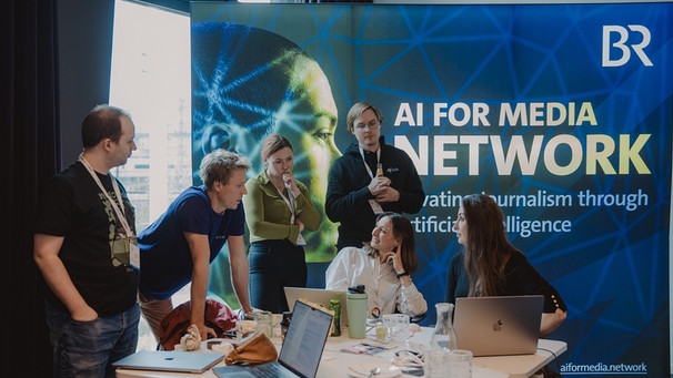 KI-Hackathon von AI for Media Network, pub.tech und Google Cloud schlägt die Brücke zwischen Journalismus und Industrie | Bild: BR: Vera Johannsen KI-Hackathon von AI for Media Network, pub.tech und Google Cloud schlägt die Brücke zwischen Journalismus und Industrie | Bild: BR: Vera Johannsen
