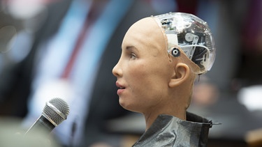 Roboterkopf von "Sophia", einer Roboterfrau beim Deutsche Welle Global Media Forum SHIFTING POWERS 2019 | Bild: picture-alliance/dpa